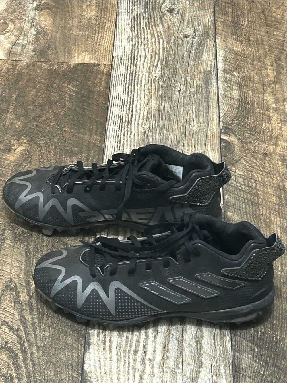 Adidas Freak Spark Football
Cleats Youth Size 5.5 Black Mid
GZ6889